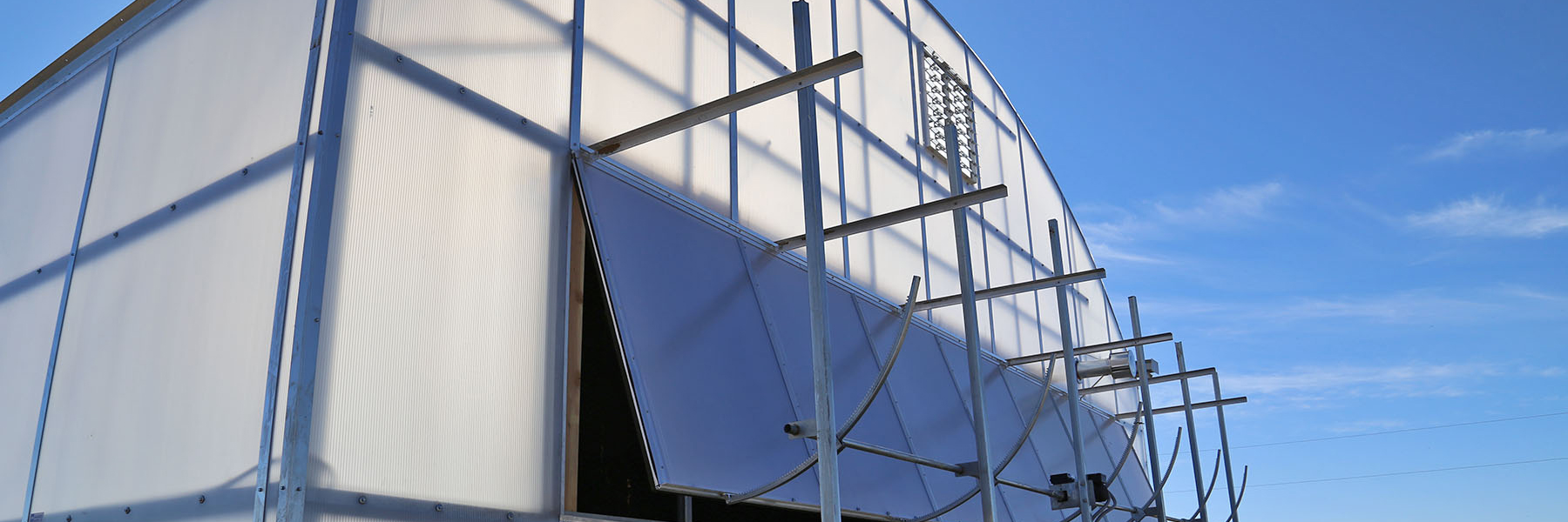 Evaporative cooling wall exterior