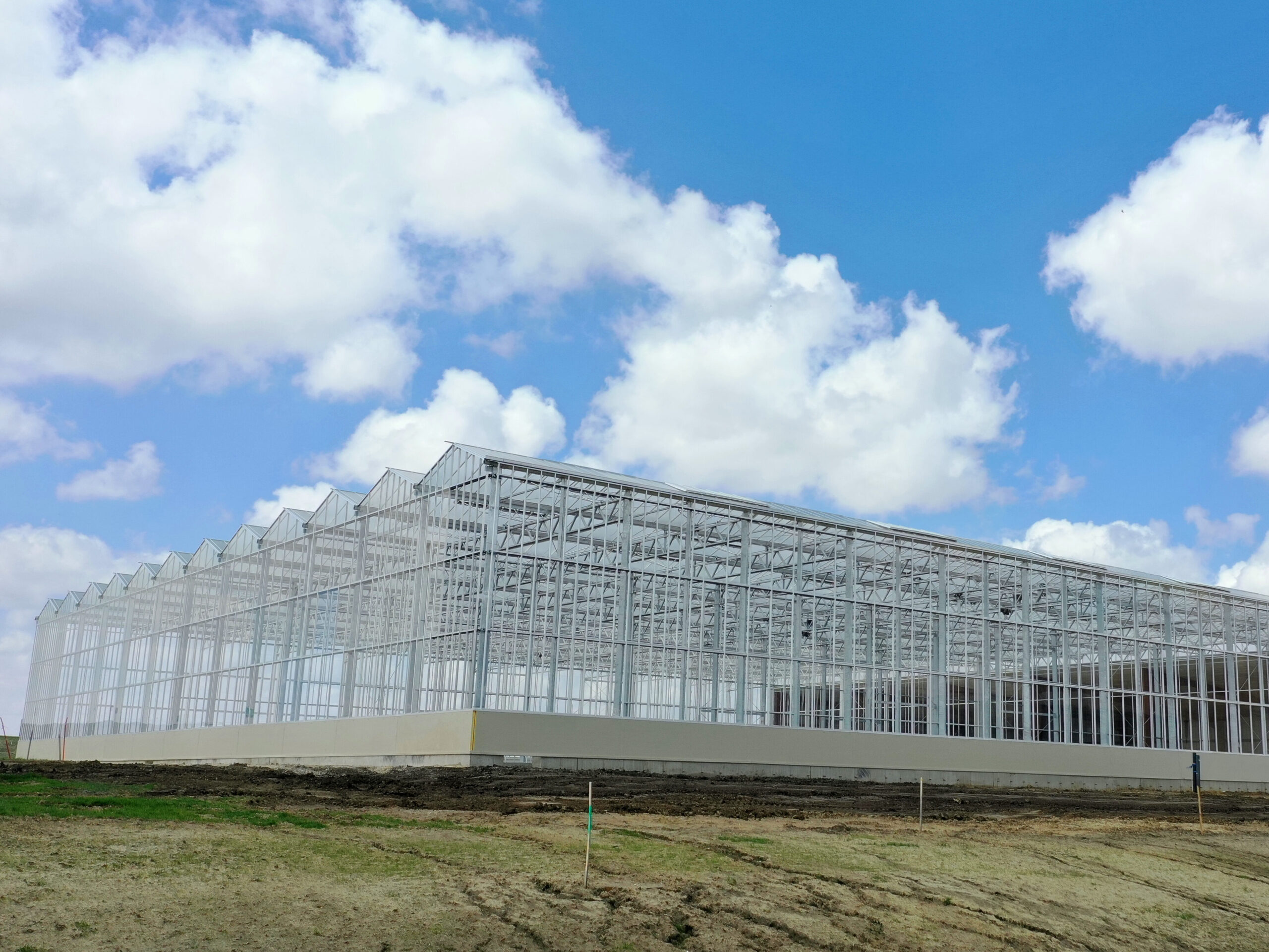 outside of venlo greenhouse installation