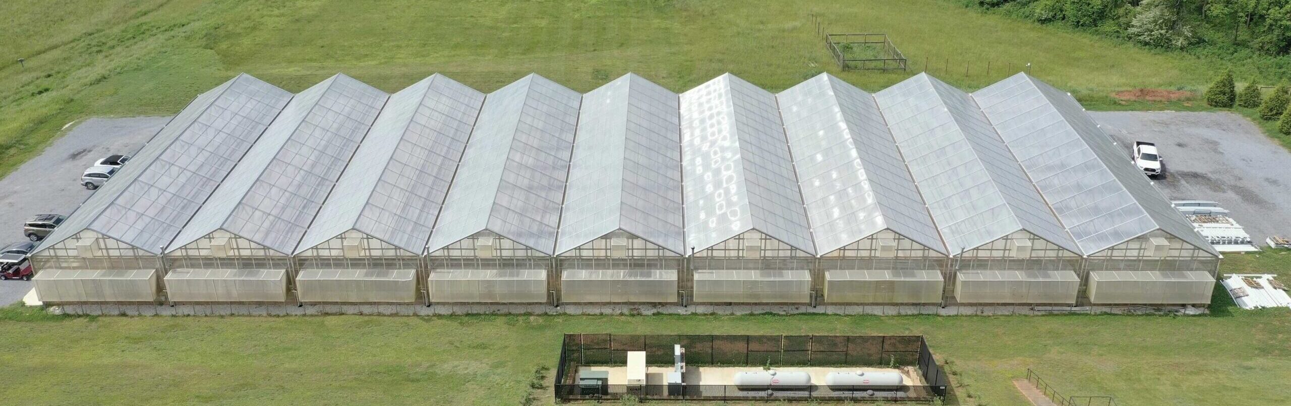 Gutter-connected greenhouse used for greenhouse farming