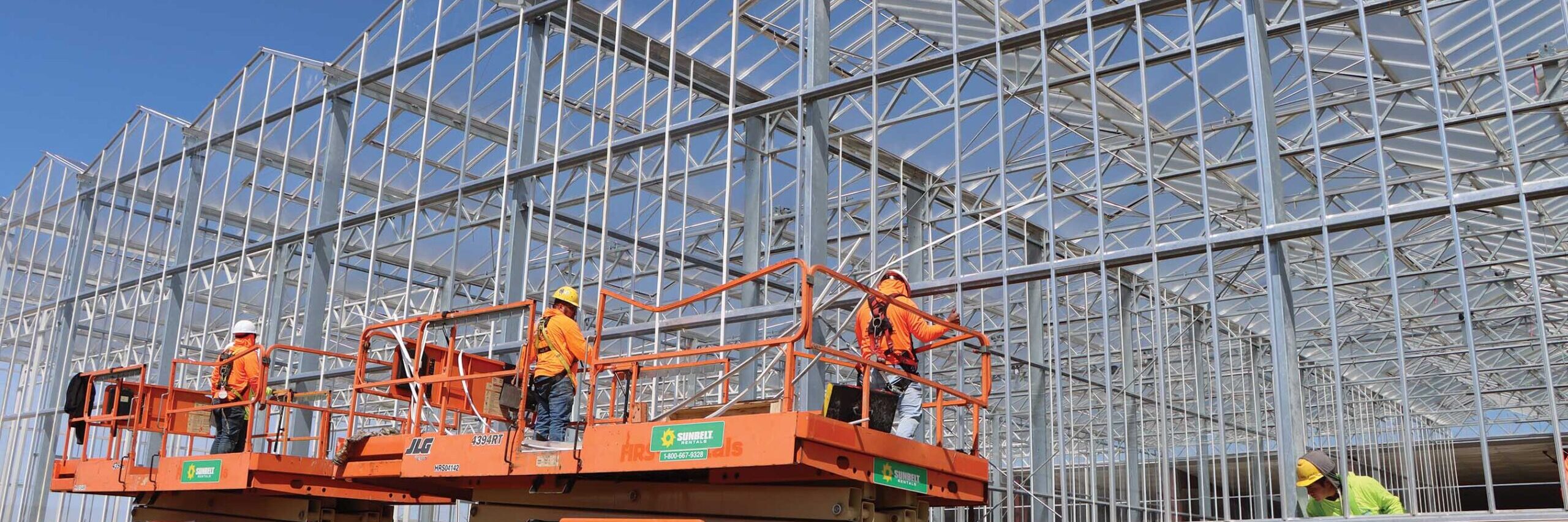 Installation crew in front of Venlo greenhouse construction project